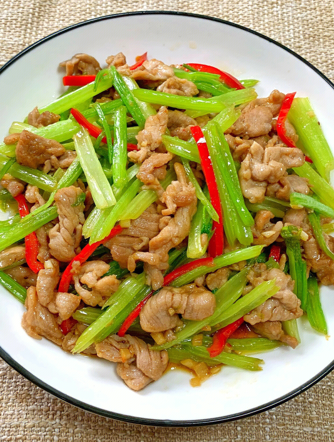 芹菜炒肉